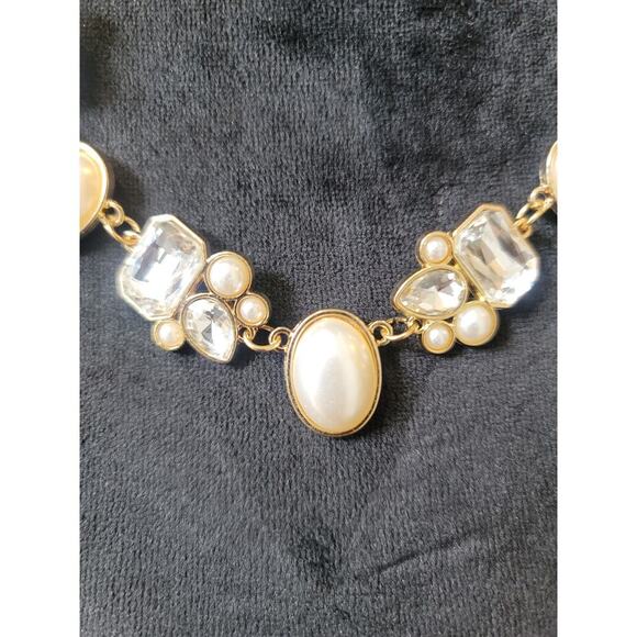 Vintage Faux Pearl and Crystal Statement Necklace Elegant Gold Tone Chain - Picture 3 of 5